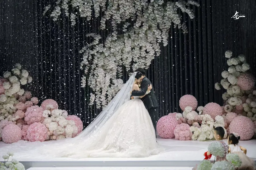 伊川悦华婚宴大酒店施华洛厅实拍：宴会厅布置